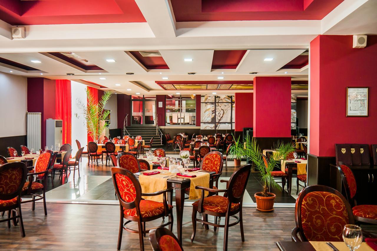 Hotel Kabile 扬博尔 外观 照片