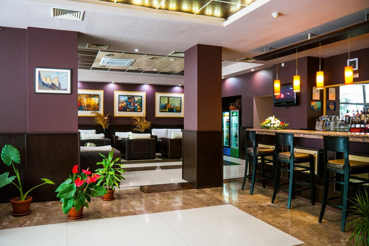 Hotel Kabile 扬博尔 外观 照片