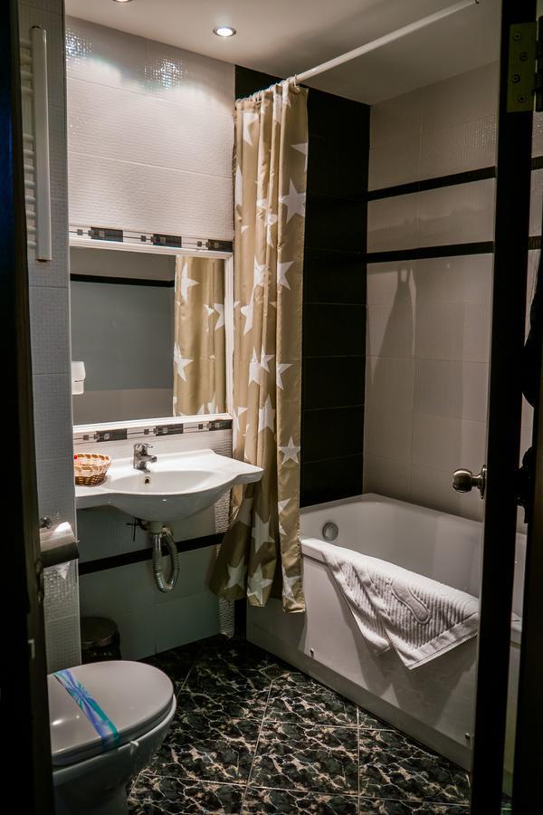 Hotel Kabile 扬博尔 外观 照片