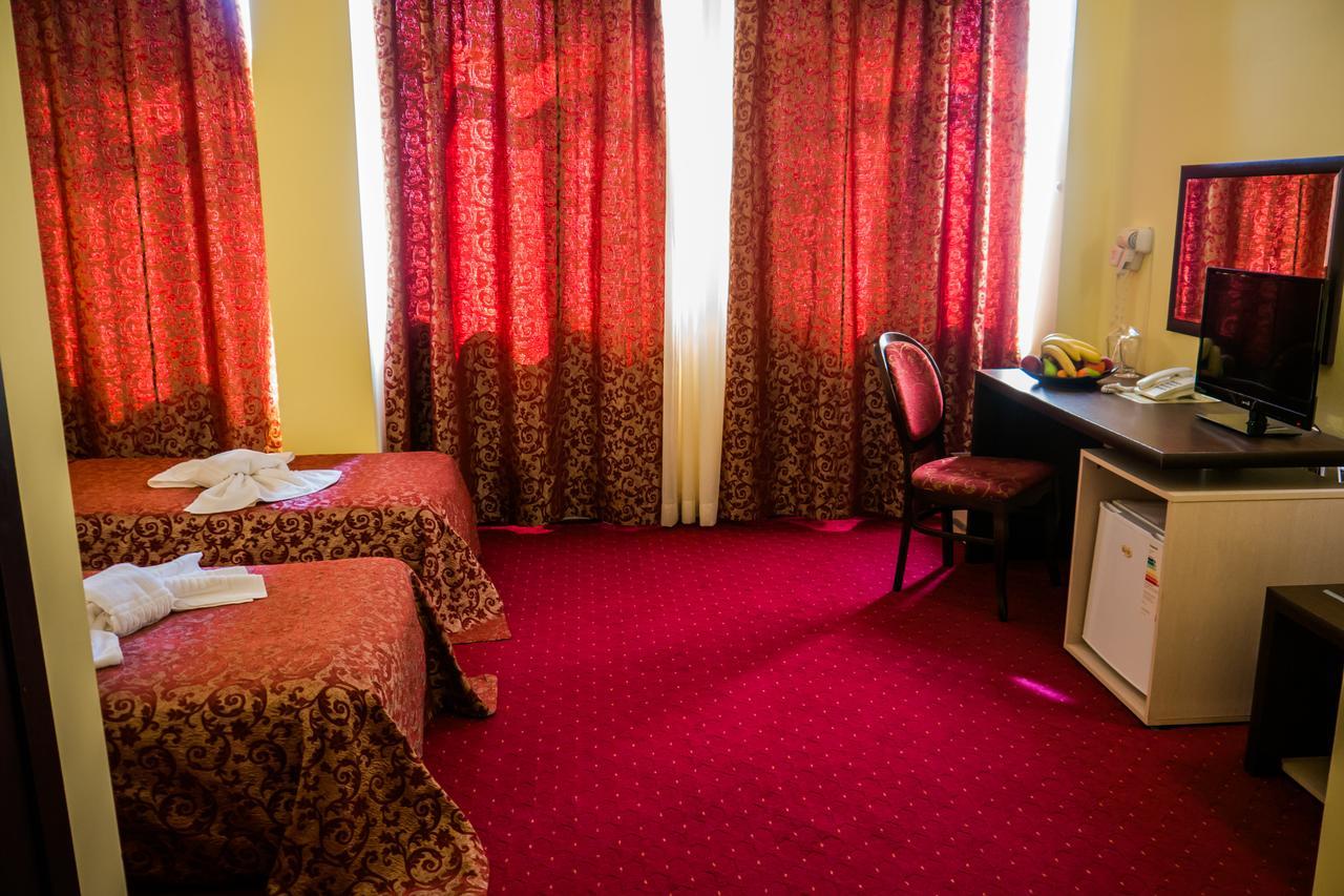 Hotel Kabile 扬博尔 外观 照片