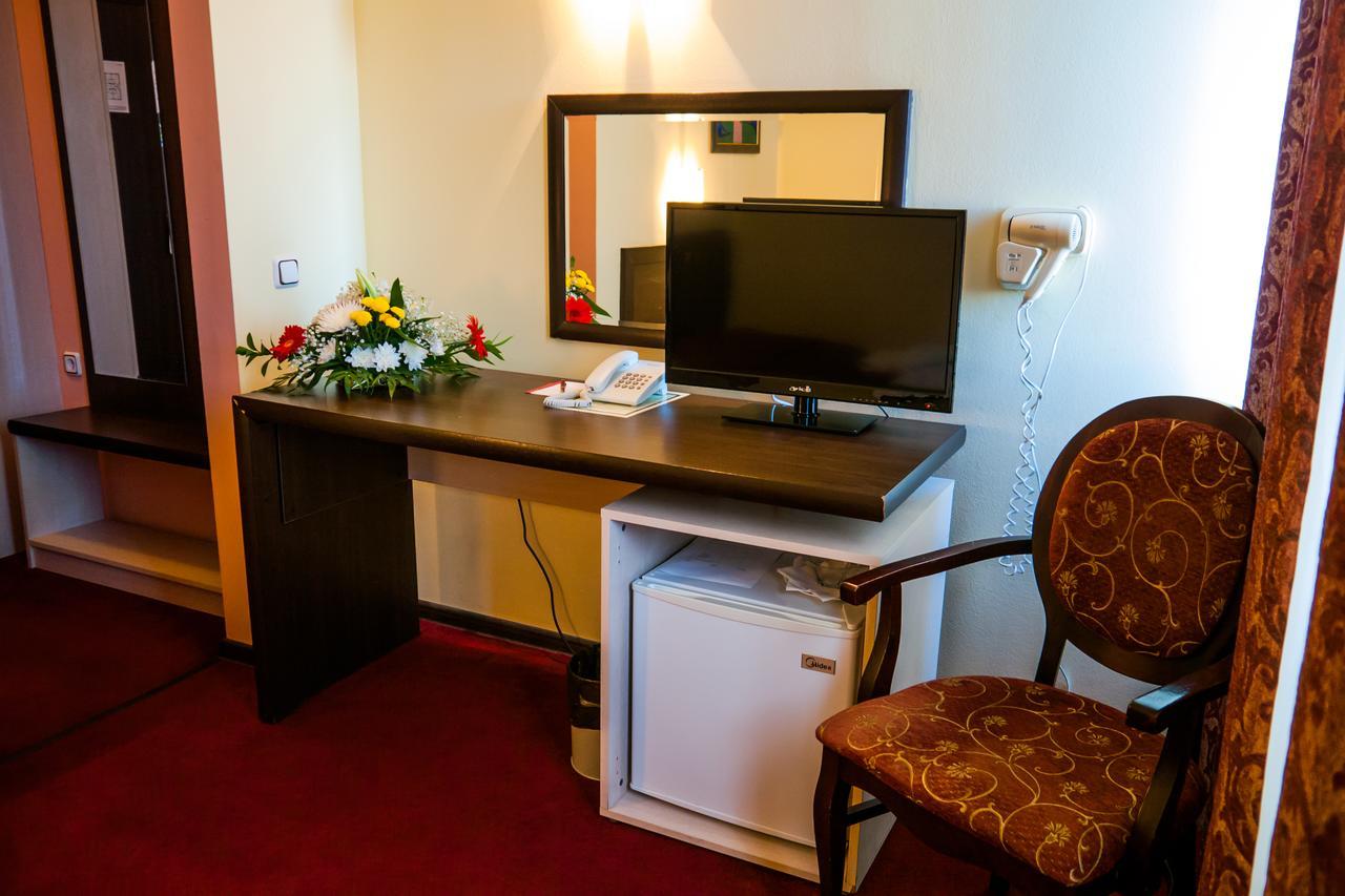 Hotel Kabile 扬博尔 外观 照片
