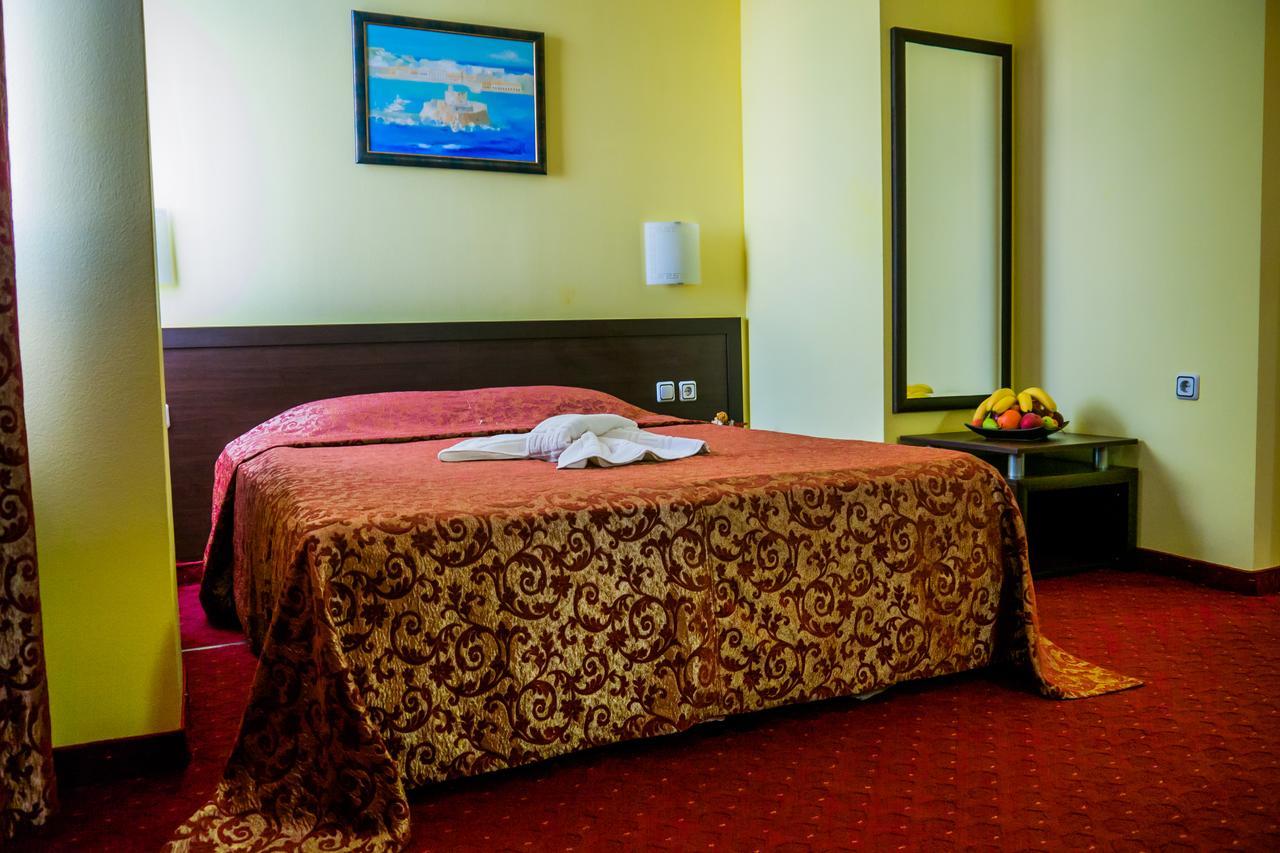 Hotel Kabile 扬博尔 外观 照片